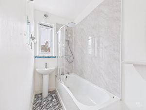 bathroom - click for photo gallery